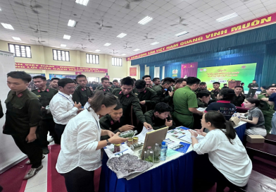Trung tâm Giáo dục Nghề nghiệp Nông nghiệp Công nghệ cao TP.HCM tư vấn việc làm cho hơn 1.200 chiến sĩ trong Ngày hội tư vấn nghề nghiệp, hỗ trợ việc làm năm 2026