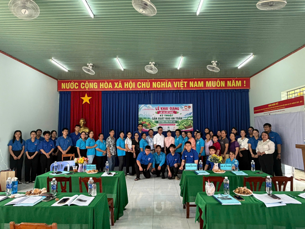 KHAI GIẢNG LỚP HỌC KHAI GIẢNG LỚP HỌC